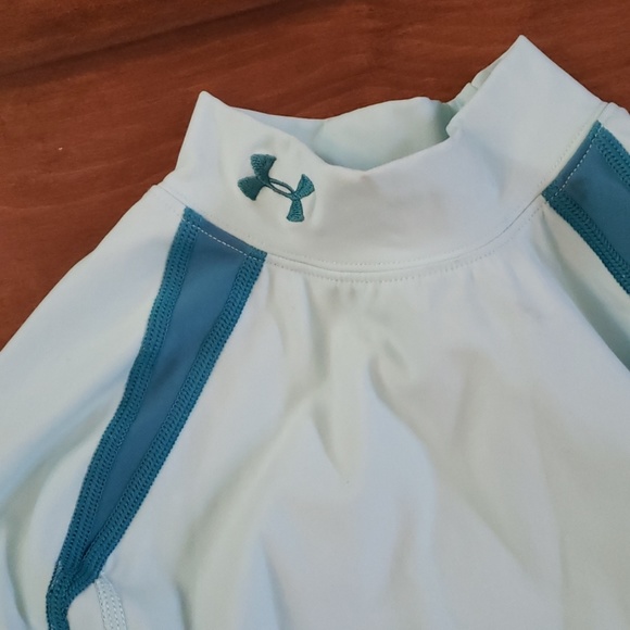 Underarmor wend size small long sleeve top - Picture 2 of 3